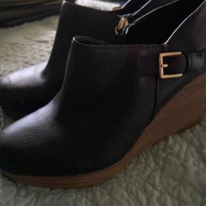 Dr.Scholls Memory Form Cool fit shoes.